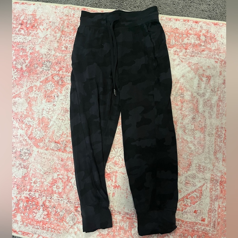 Camo lululemon black joggers